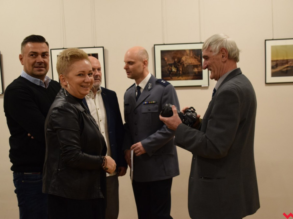 Codzienna służba pod gwiaździstym niebem. Migawki z pracy mundurowych na „Raporcie z fotografii”