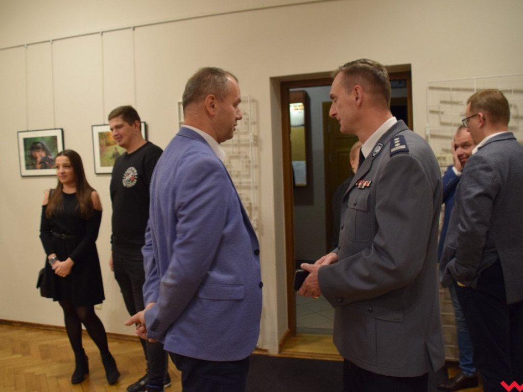 Codzienna służba pod gwiaździstym niebem. Migawki z pracy mundurowych na „Raporcie z fotografii”
