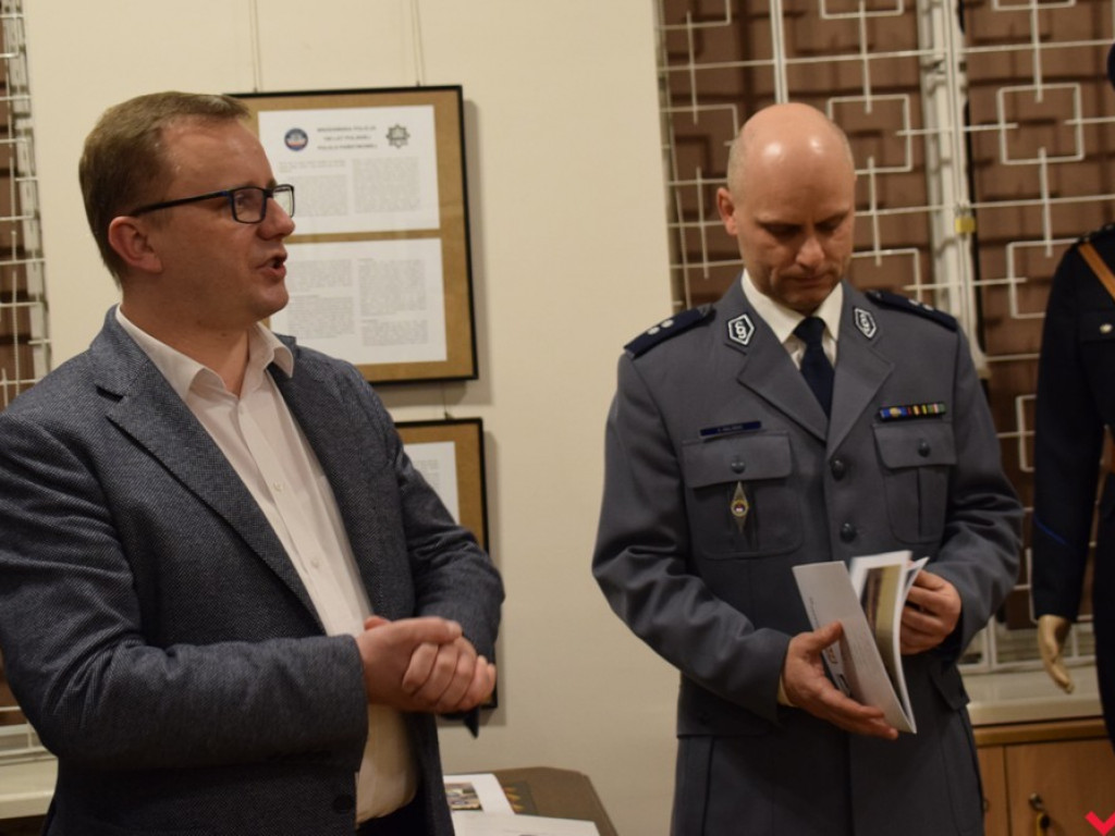 Codzienna służba pod gwiaździstym niebem. Migawki z pracy mundurowych na „Raporcie z fotografii”