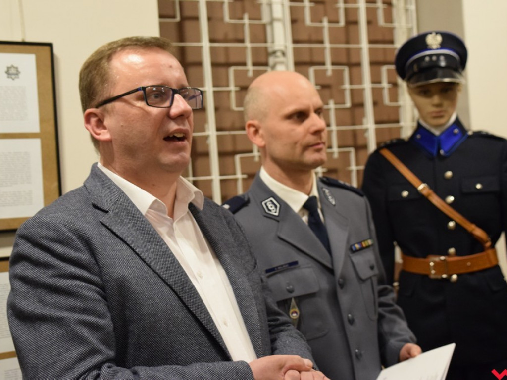 Codzienna służba pod gwiaździstym niebem. Migawki z pracy mundurowych na „Raporcie z fotografii”