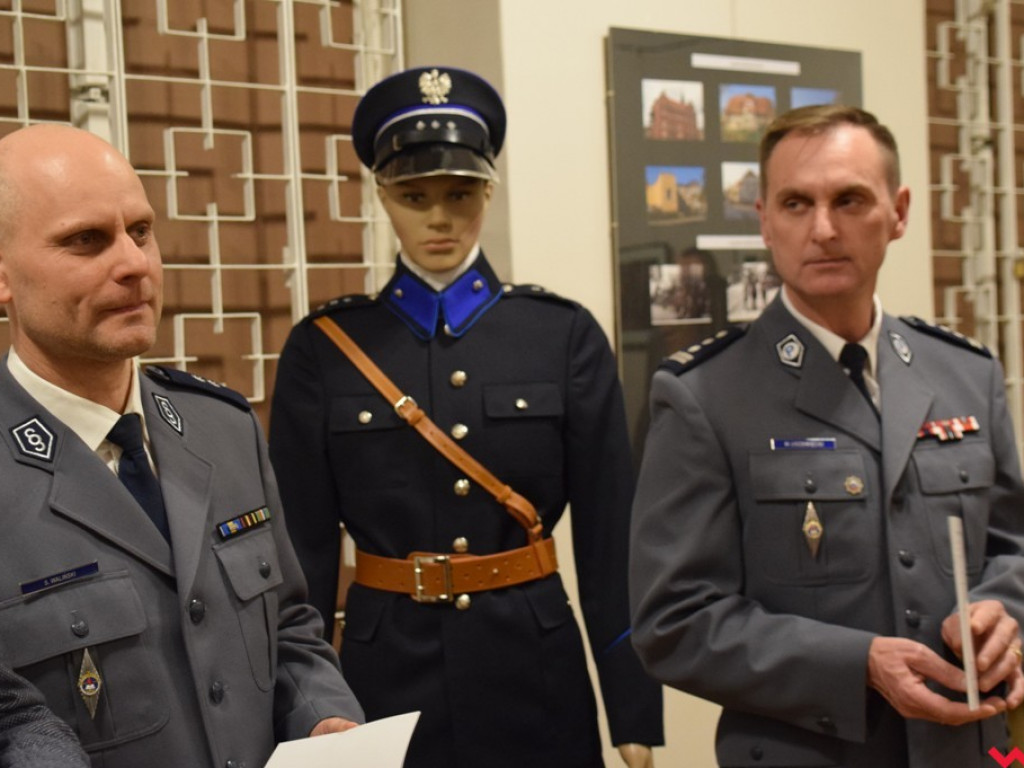 Codzienna służba pod gwiaździstym niebem. Migawki z pracy mundurowych na „Raporcie z fotografii”