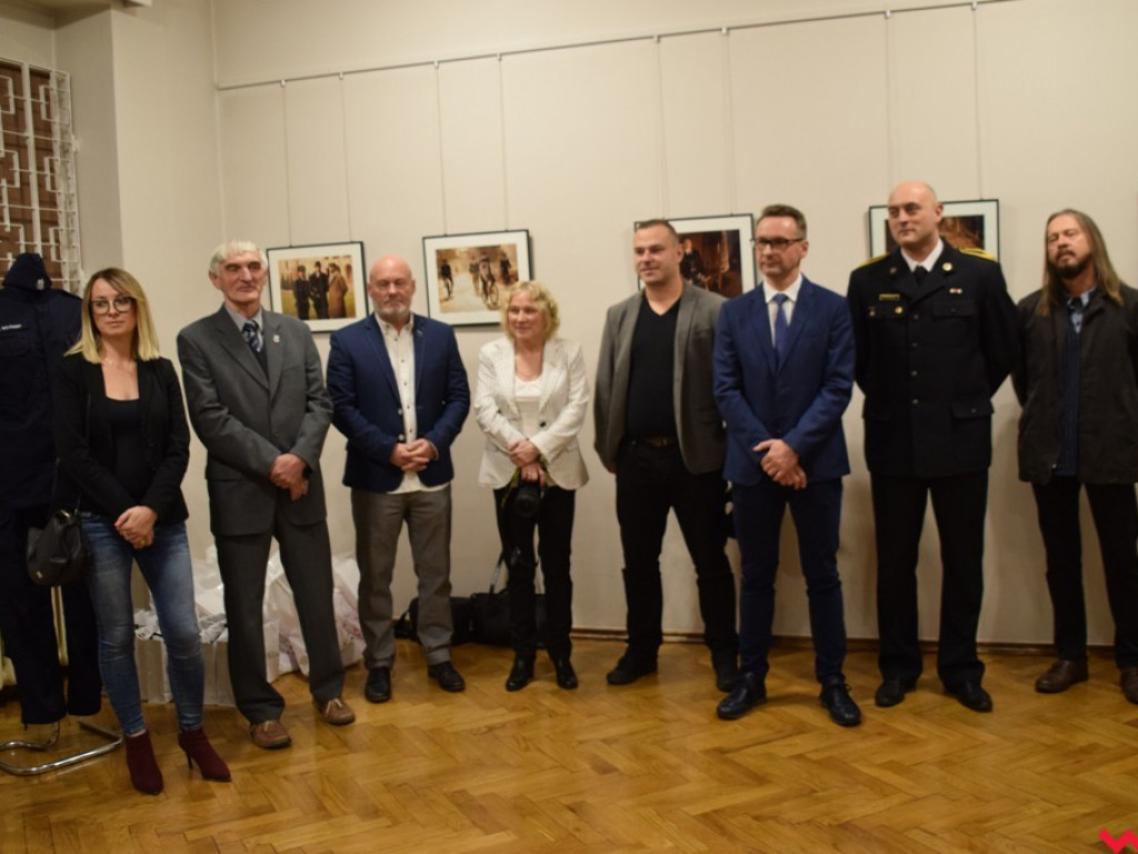 Codzienna służba pod gwiaździstym niebem. Migawki z pracy mundurowych na „Raporcie z fotografii”