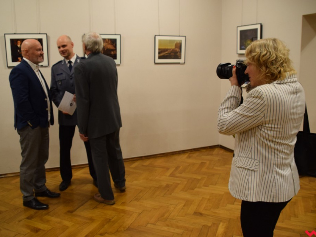 Codzienna służba pod gwiaździstym niebem. Migawki z pracy mundurowych na „Raporcie z fotografii”