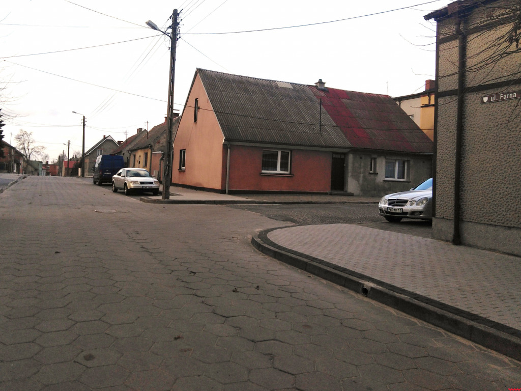 Nowy chodnik oraz zatoki do parkowania na ul. Farnej