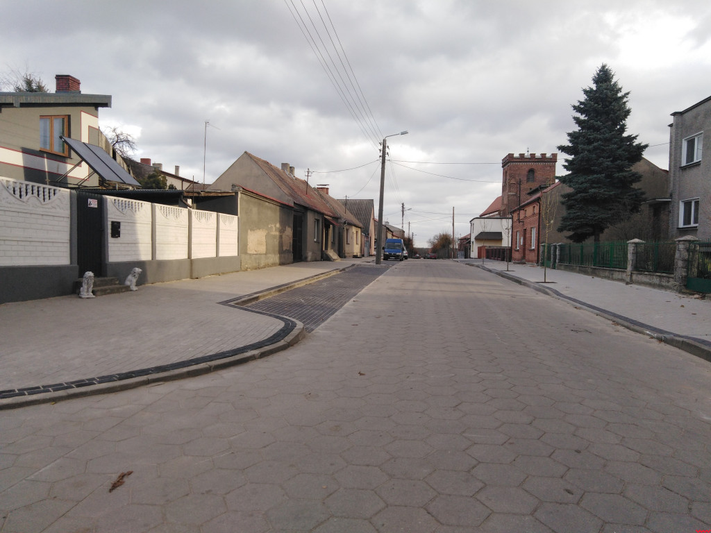 Nowy chodnik oraz zatoki do parkowania na ul. Farnej