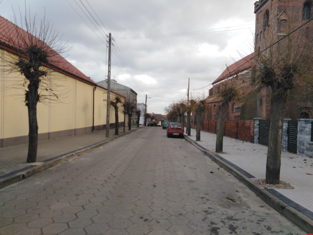 Nowy chodnik oraz zatoki do parkowania na ul. Farnej