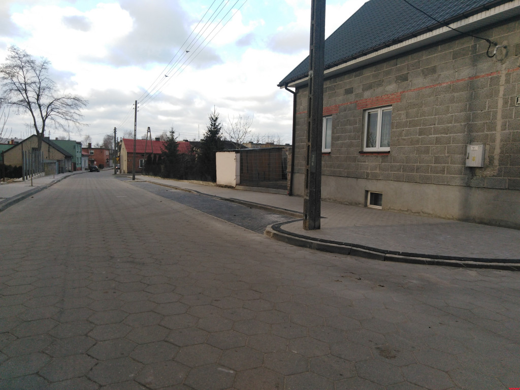 Nowy chodnik oraz zatoki do parkowania na ul. Farnej