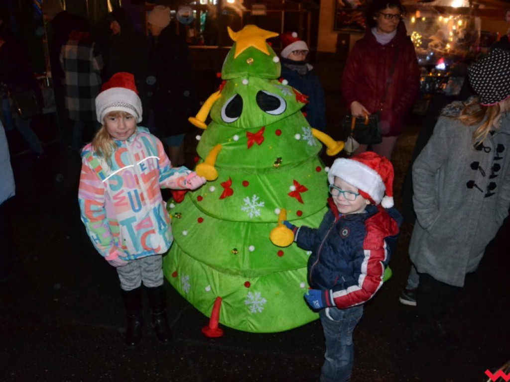 Bajkowe Mikołajki w Miłosławiu. Radości i uśmiechu dzieci nie było końca