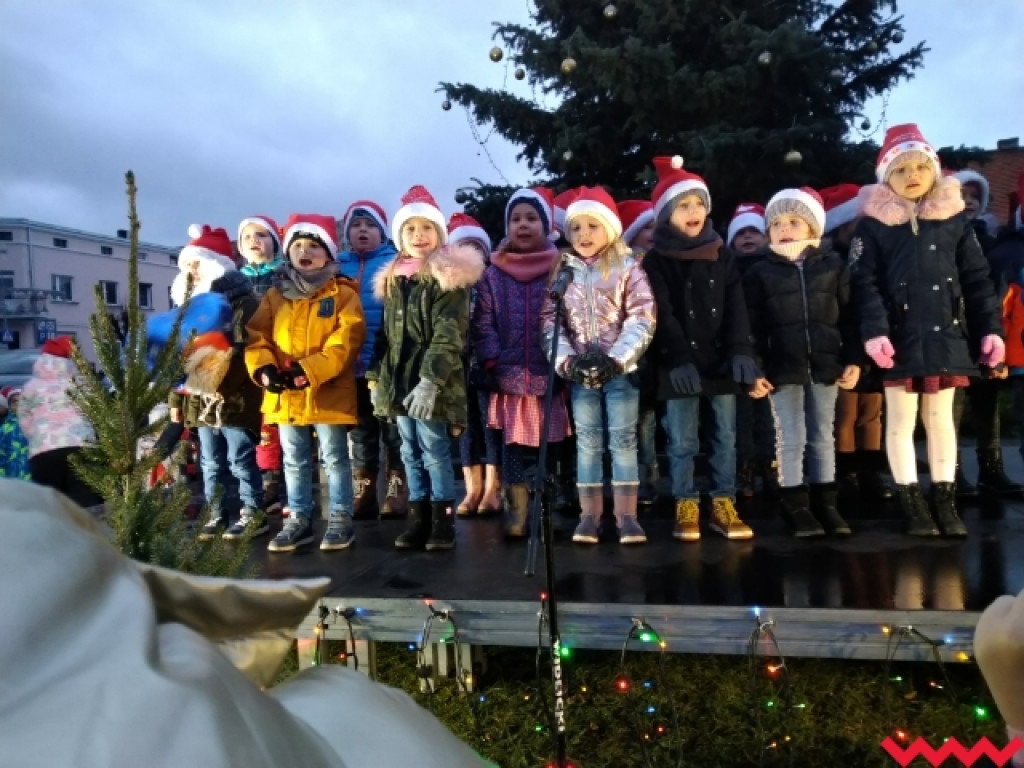 Bajkowe Mikołajki w Miłosławiu. Radości i uśmiechu dzieci nie było końca