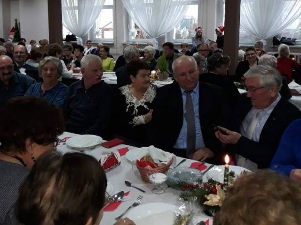 Świąteczne spotkanie seniorów i jasełka młodzieży z Grabowa Królewskiego
