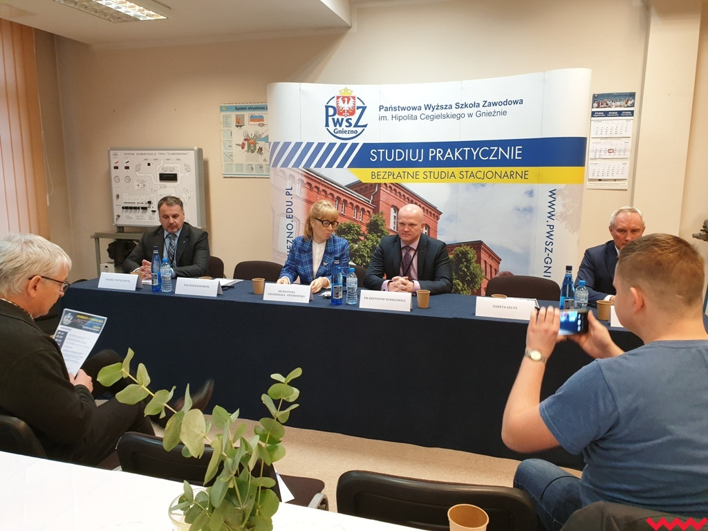 Analiza informacji okiem ekspertów. Konferencja i nowy kierunek studiów w PWSZ w Gnieźnie