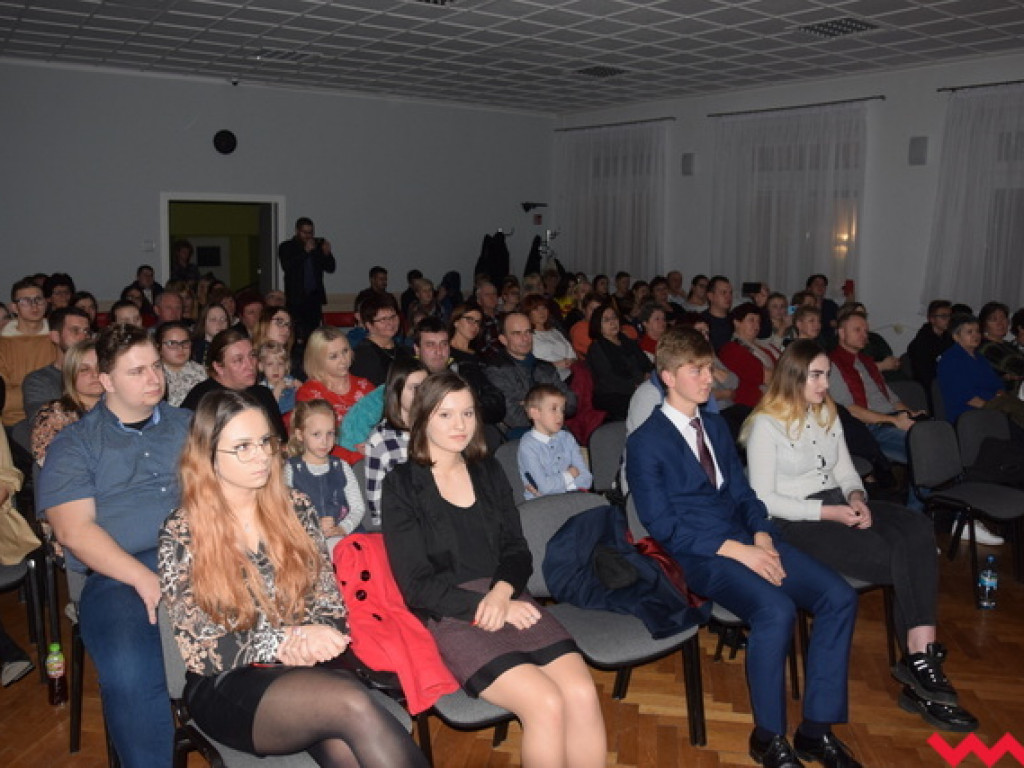 Świąteczny koncert w Kołaczkowie. Młodzi wykonawcy wzruszyli publiczność do łez