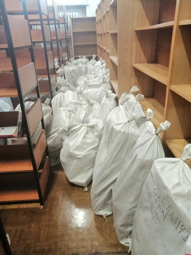 Trwają przenosiny biblioteki. Zyskają czytelnicy i pracownicy
