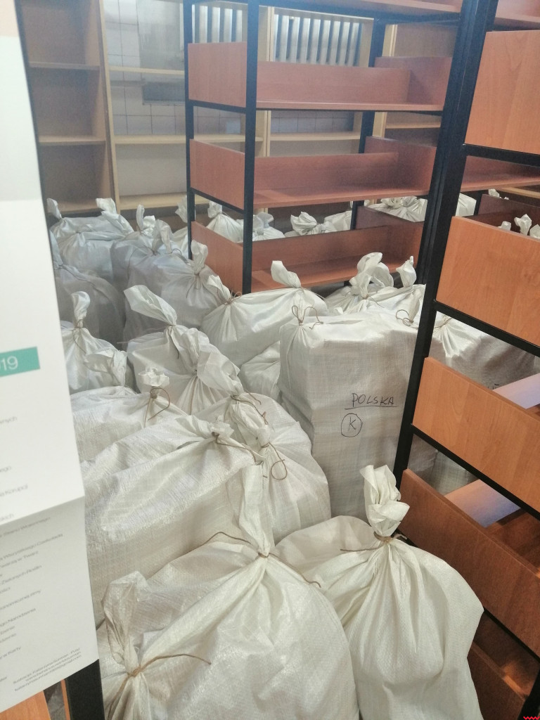 Trwają przenosiny biblioteki. Zyskają czytelnicy i pracownicy