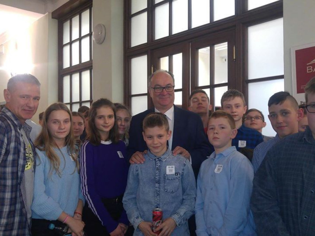 Wizyta w Sejmie uczniów ze szkoły w Pietrzykowie
