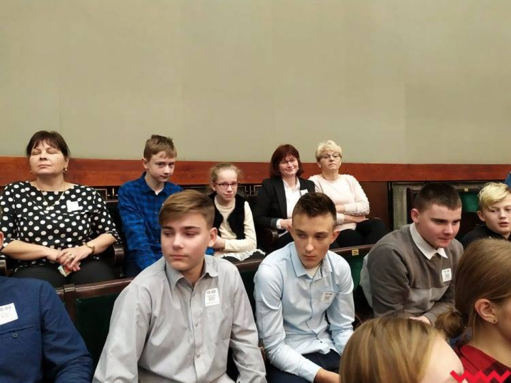 Wizyta w Sejmie uczniów ze szkoły w Pietrzykowie