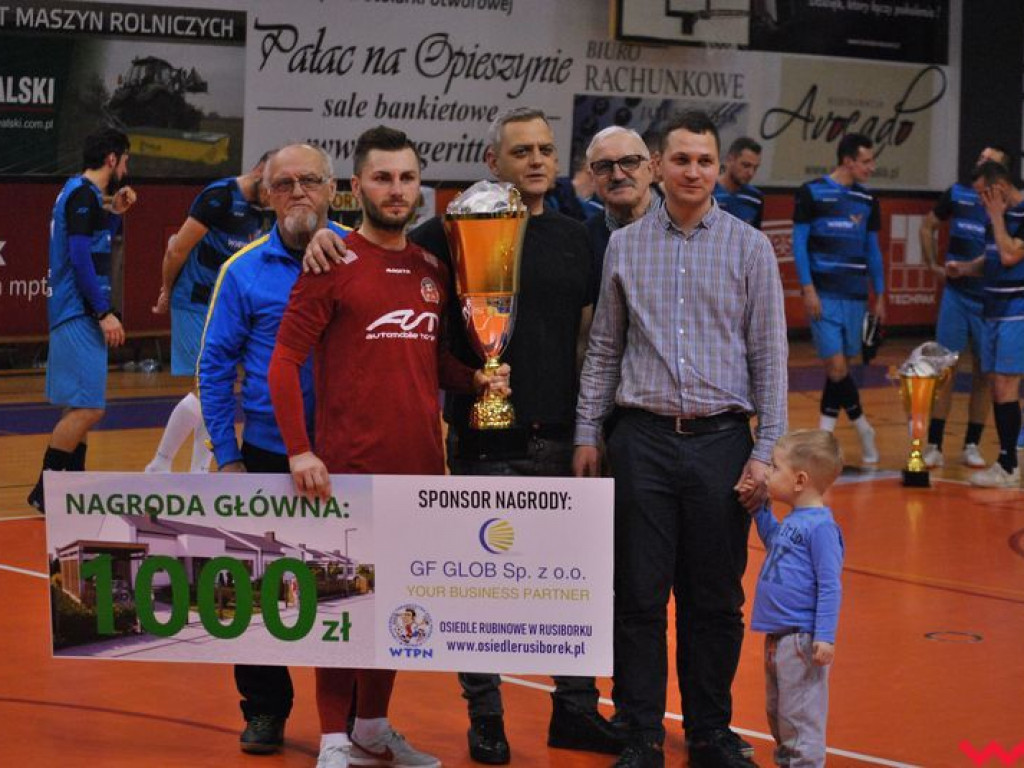 Puchar pojechał do Konina. Zespół Marzenina na najniższym stopniu podium w futsalowym turnieju