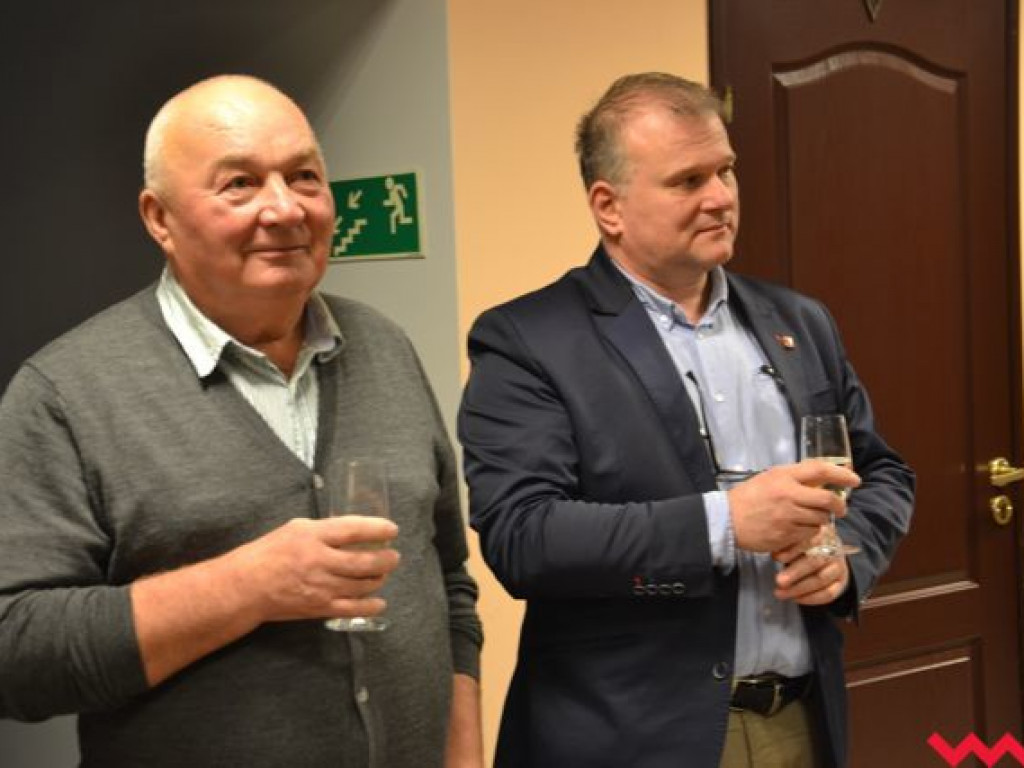Przewodniczący Strzelczyk chwalił burmistrza Gruszczyńskiego za transfery w roku 2019