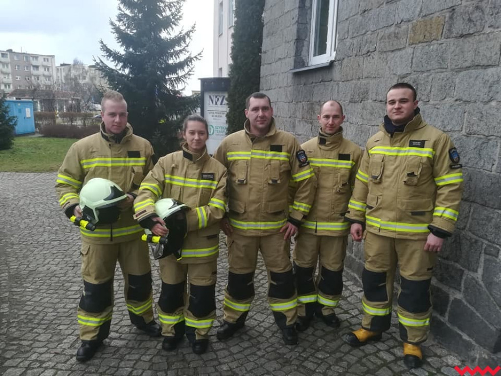 Strażacy ochotnicy z podarunkami odwiedzili wrzesiński szpital