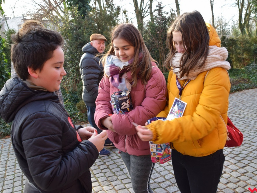 Uliczna kwesta pod znakiem serca. Września zbiera pieniądze na ratowanie dzieci