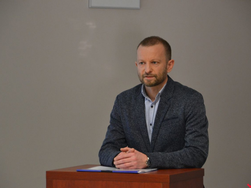 Komendat chwalił policjantów, a prezent od burmistrza nie wszystkim się spodobał