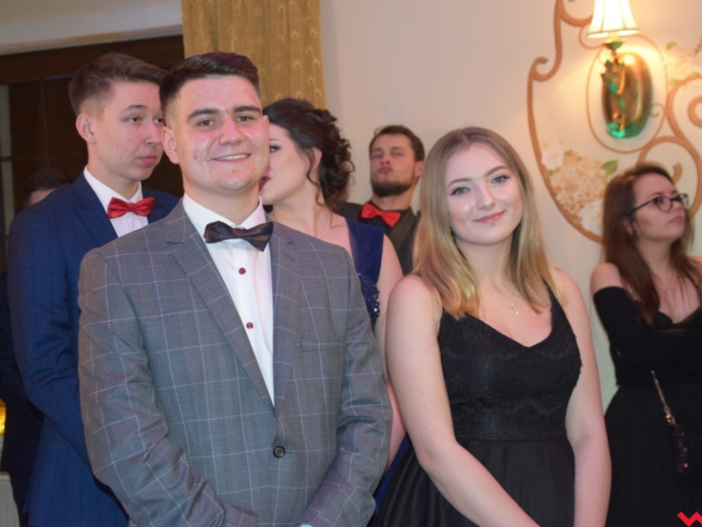 Maturzyści z Zespołu Szkół Politechnicznych zatańczyli poloneza i zainaugurowali sezon studniówek