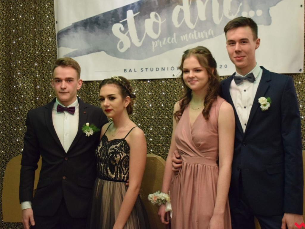 Polonez „Sienkiewicza”. Licealiści sto dni przed maturą