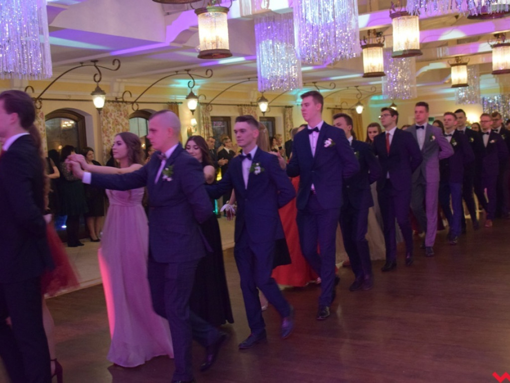 Polonez „Sienkiewicza”. Licealiści sto dni przed maturą