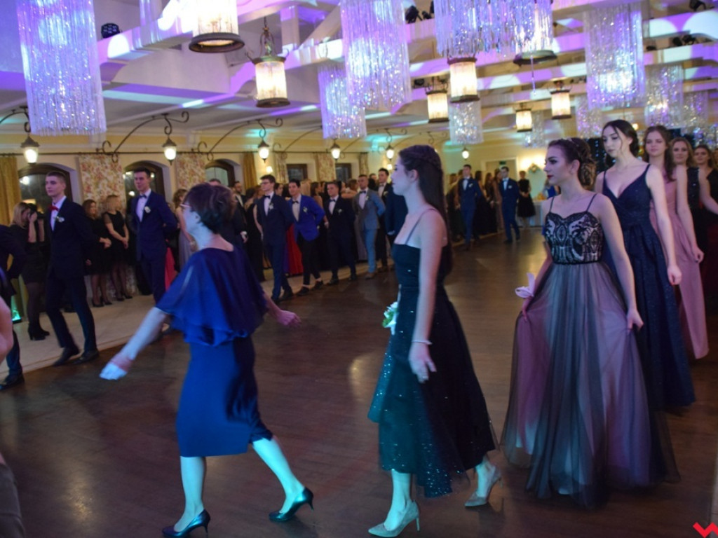 Polonez „Sienkiewicza”. Licealiści sto dni przed maturą