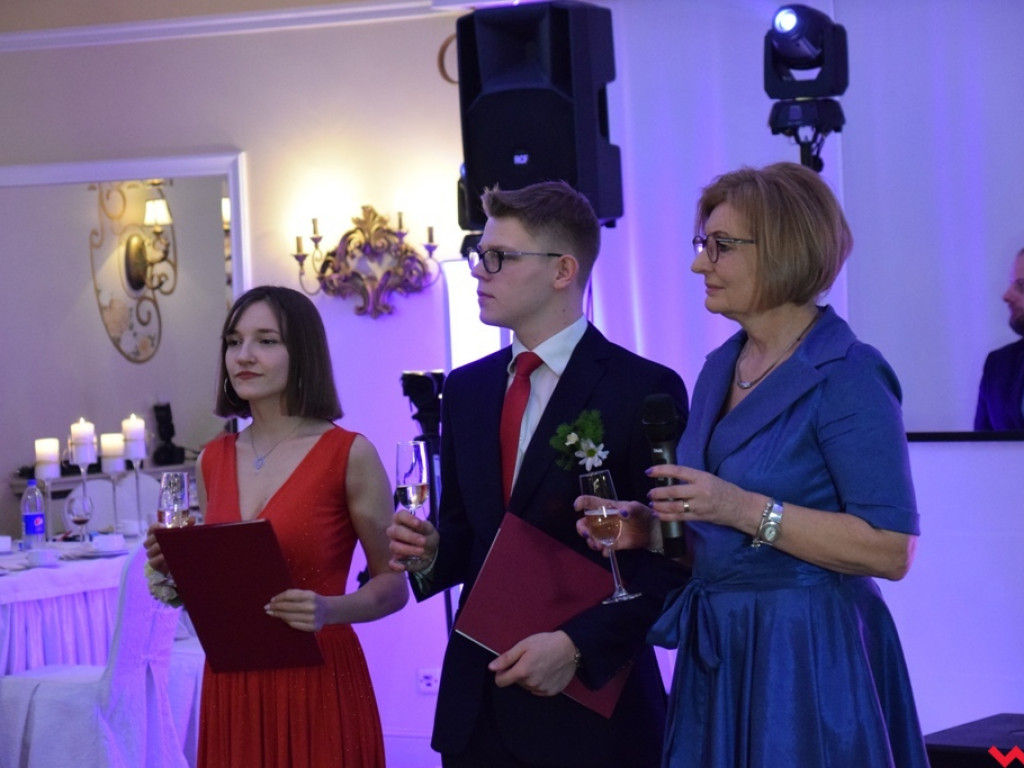 Polonez „Sienkiewicza”. Licealiści sto dni przed maturą