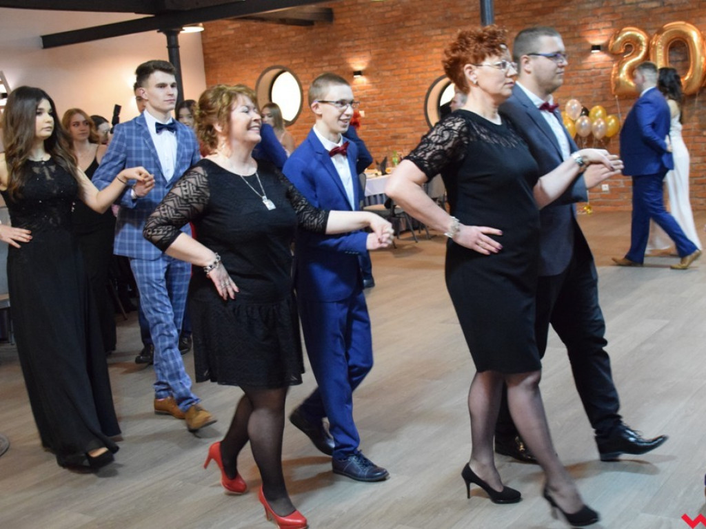 Uroczyście i kameralnie. Studniówka Zespołu Szkół Zawodowych nr 2