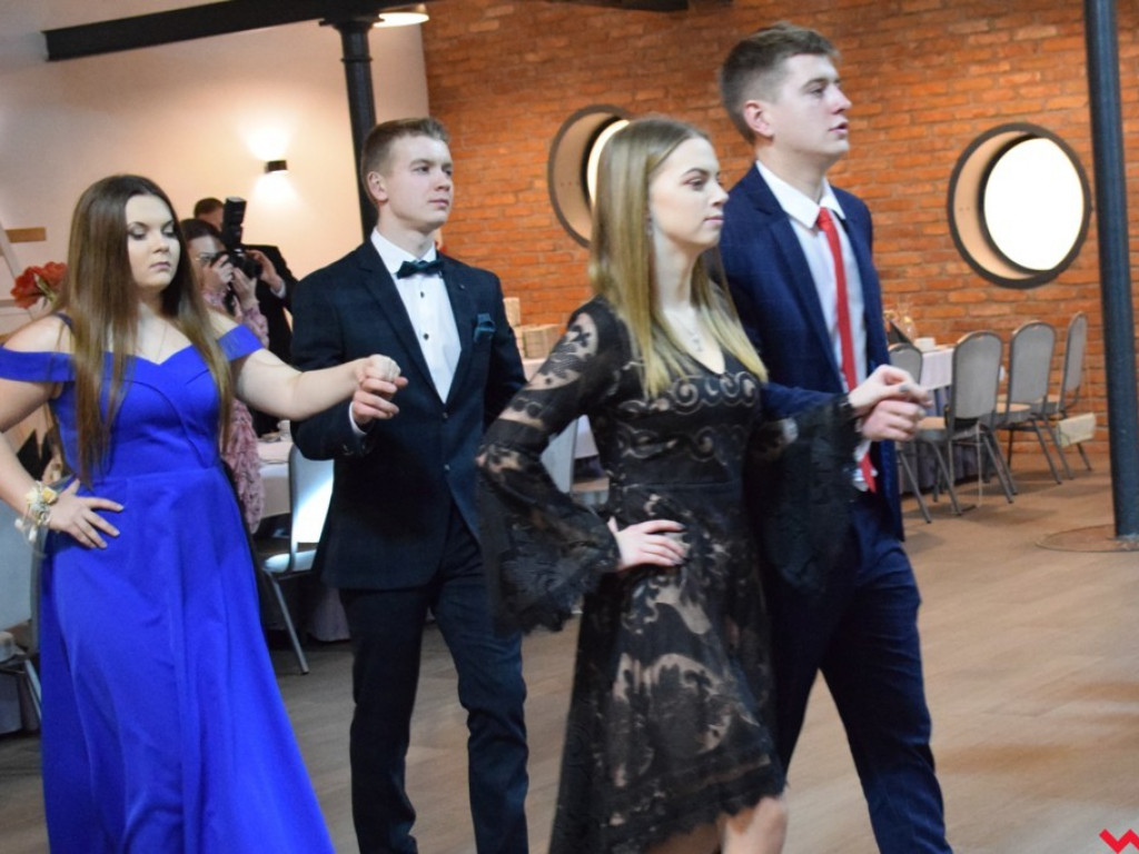 Uroczyście i kameralnie. Studniówka Zespołu Szkół Zawodowych nr 2