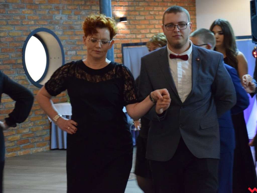 Uroczyście i kameralnie. Studniówka Zespołu Szkół Zawodowych nr 2