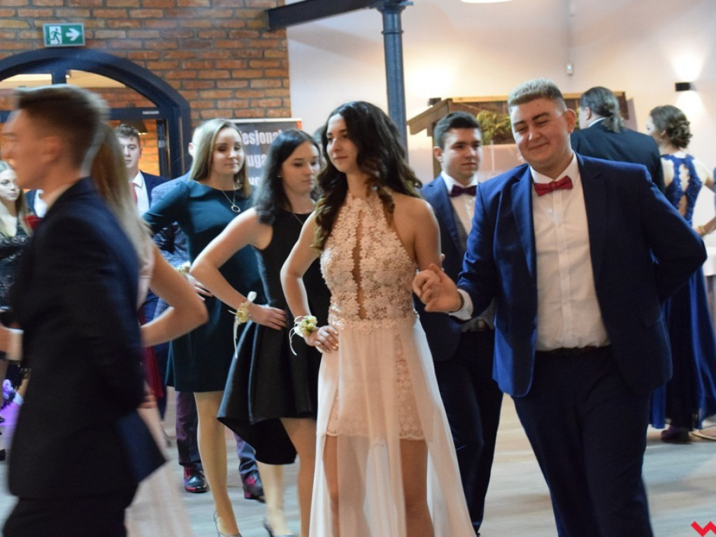 Uroczyście i kameralnie. Studniówka Zespołu Szkół Zawodowych nr 2