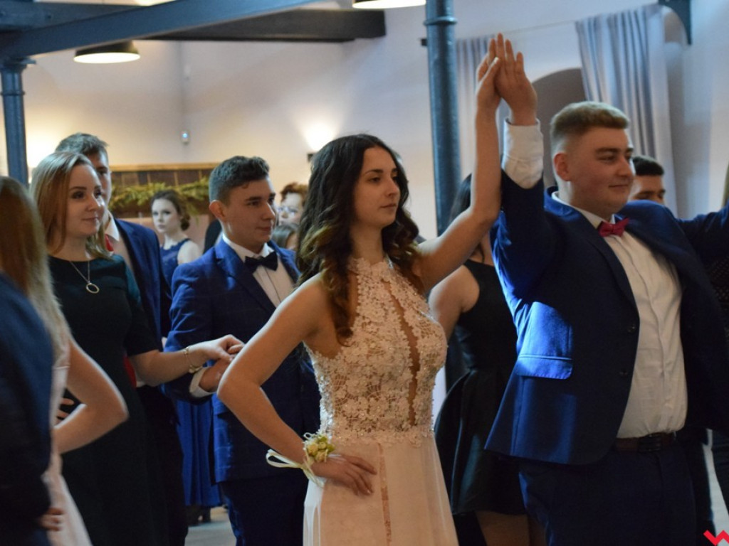 Uroczyście i kameralnie. Studniówka Zespołu Szkół Zawodowych nr 2