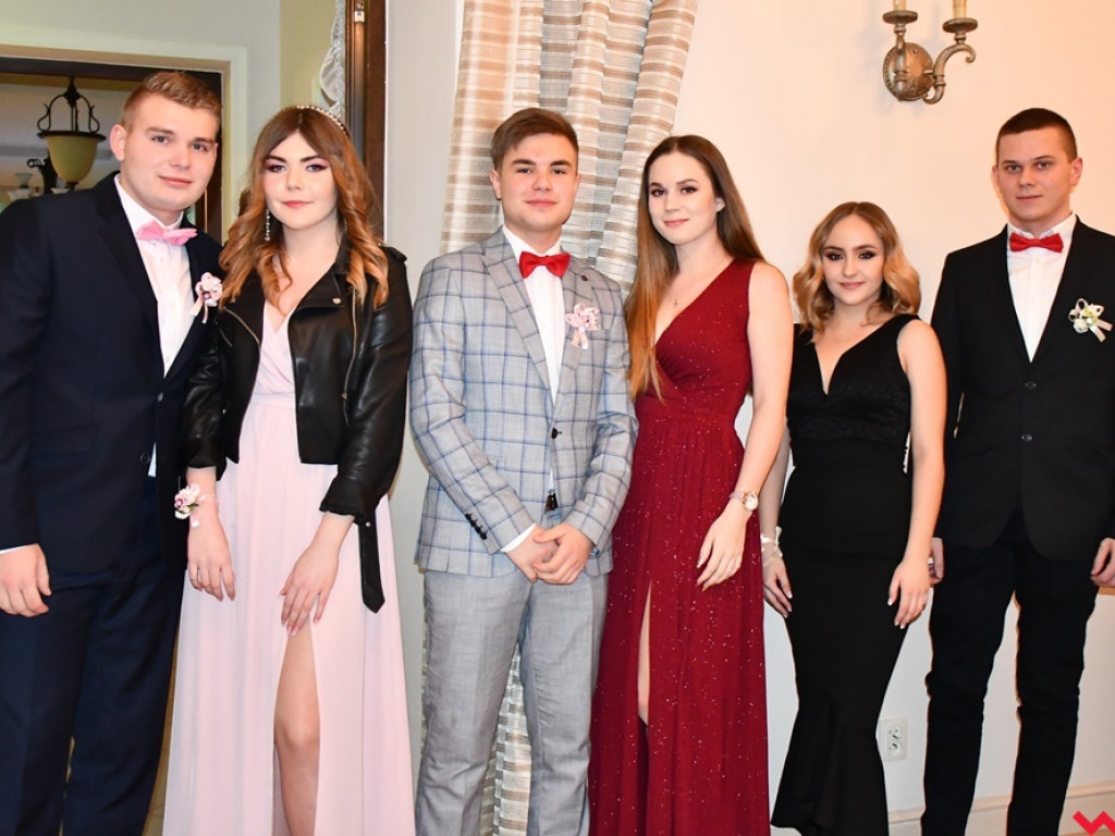 Poloneza czas zacząć! Pierwszy taki bal tegorocznych maturzystów z ZSTiO