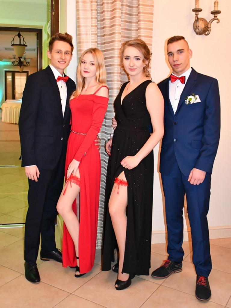 Poloneza czas zacząć! Pierwszy taki bal tegorocznych maturzystów z ZSTiO