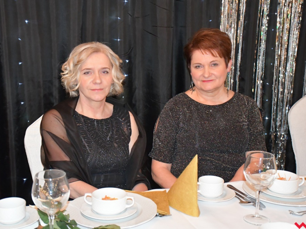 Poloneza czas zacząć! Pierwszy taki bal tegorocznych maturzystów z ZSTiO