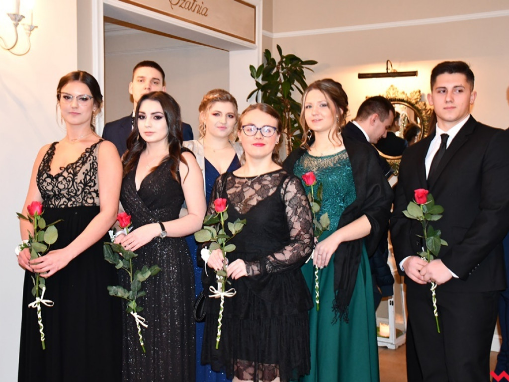 Poloneza czas zacząć! Pierwszy taki bal tegorocznych maturzystów z ZSTiO