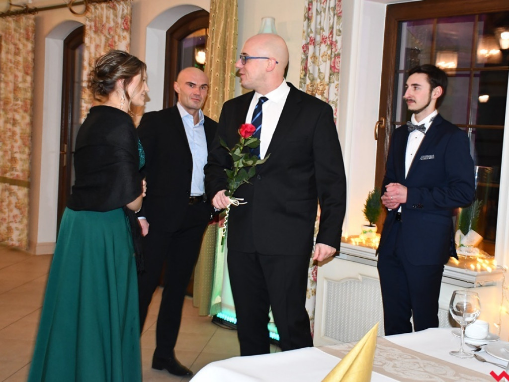 Poloneza czas zacząć! Pierwszy taki bal tegorocznych maturzystów z ZSTiO
