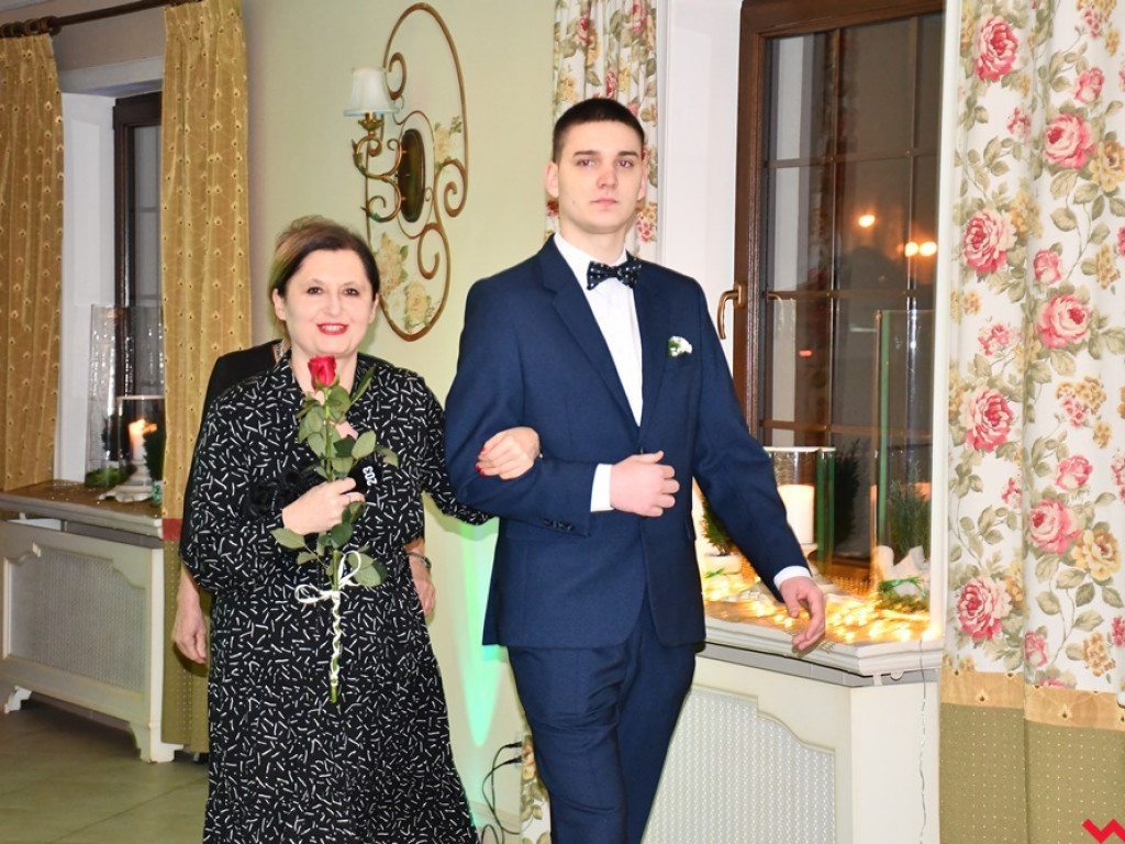Poloneza czas zacząć! Pierwszy taki bal tegorocznych maturzystów z ZSTiO