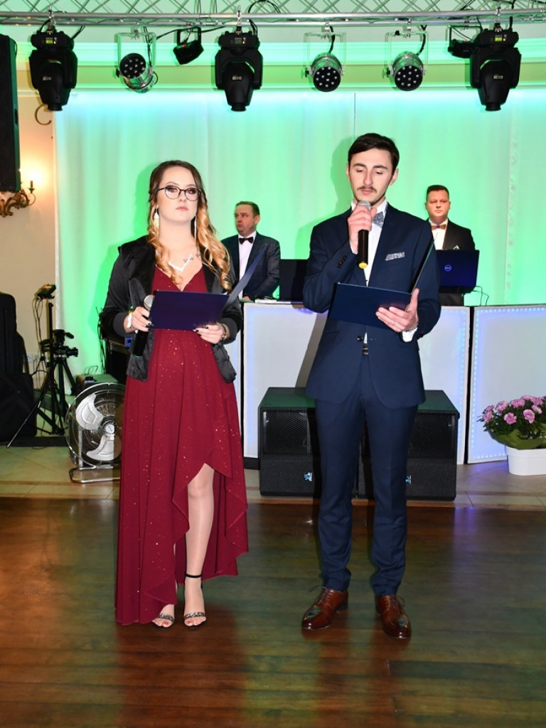 Poloneza czas zacząć! Pierwszy taki bal tegorocznych maturzystów z ZSTiO
