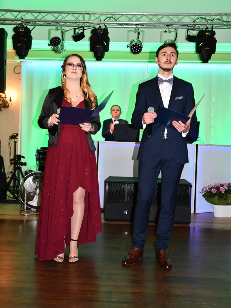 Poloneza czas zacząć! Pierwszy taki bal tegorocznych maturzystów z ZSTiO