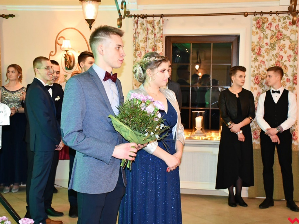 Poloneza czas zacząć! Pierwszy taki bal tegorocznych maturzystów z ZSTiO