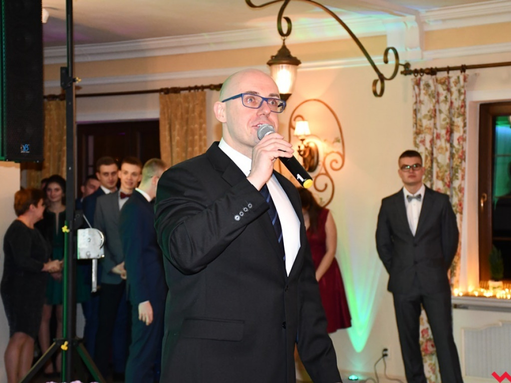 Poloneza czas zacząć! Pierwszy taki bal tegorocznych maturzystów z ZSTiO