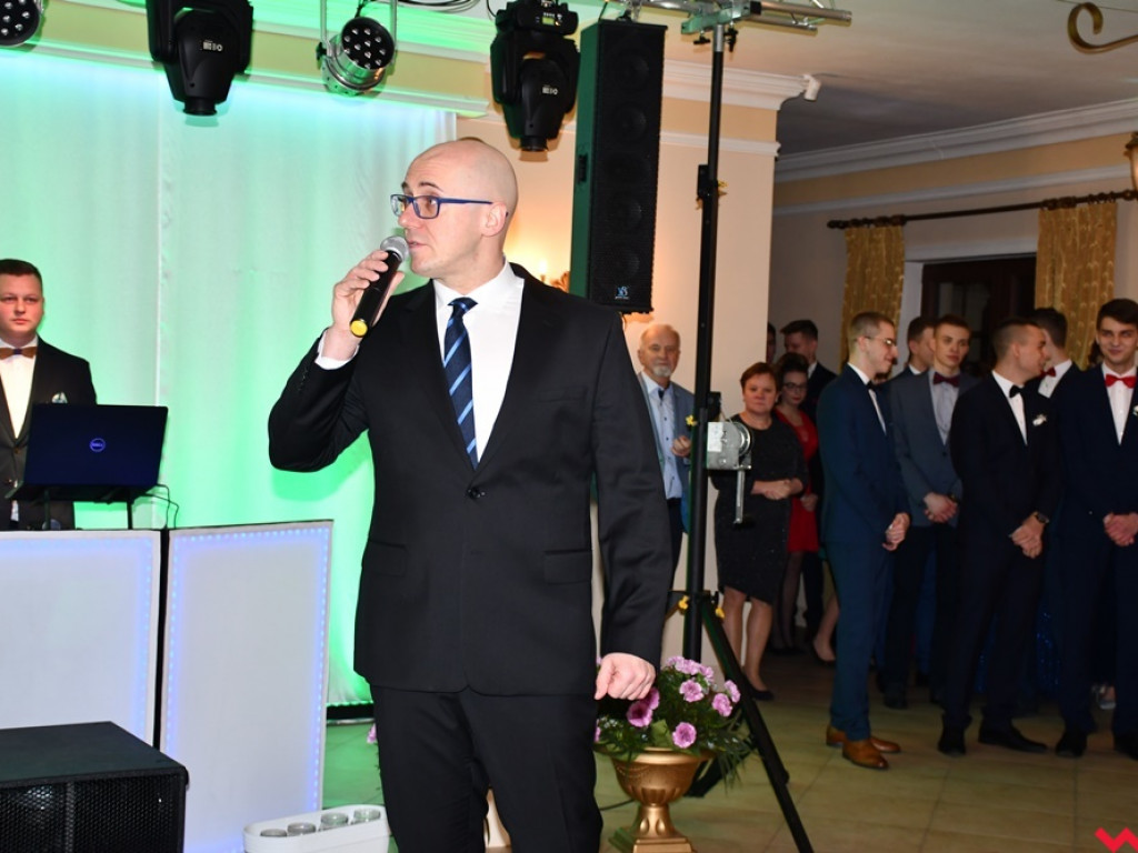 Poloneza czas zacząć! Pierwszy taki bal tegorocznych maturzystów z ZSTiO