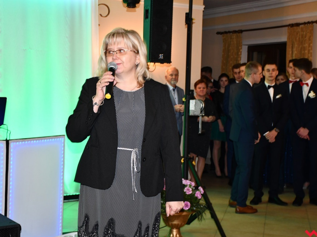 Poloneza czas zacząć! Pierwszy taki bal tegorocznych maturzystów z ZSTiO