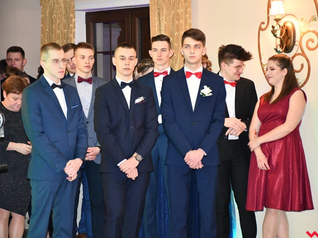 Poloneza czas zacząć! Pierwszy taki bal tegorocznych maturzystów z ZSTiO