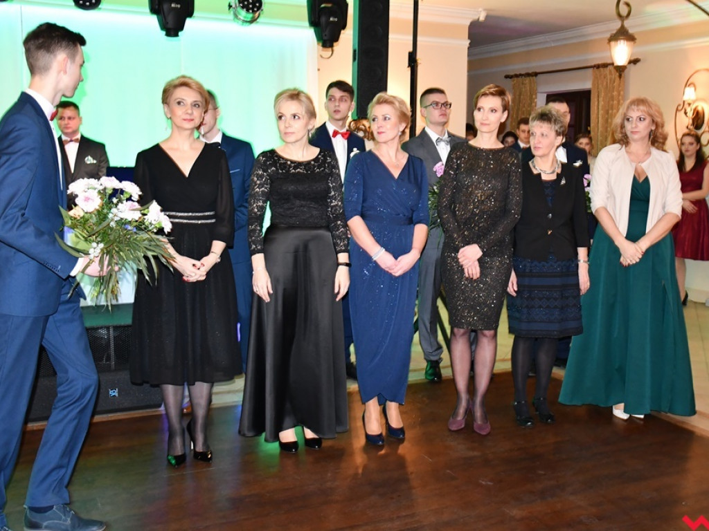 Poloneza czas zacząć! Pierwszy taki bal tegorocznych maturzystów z ZSTiO