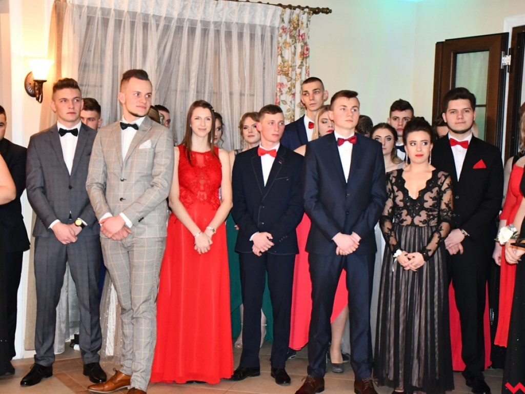 Poloneza czas zacząć! Pierwszy taki bal tegorocznych maturzystów z ZSTiO